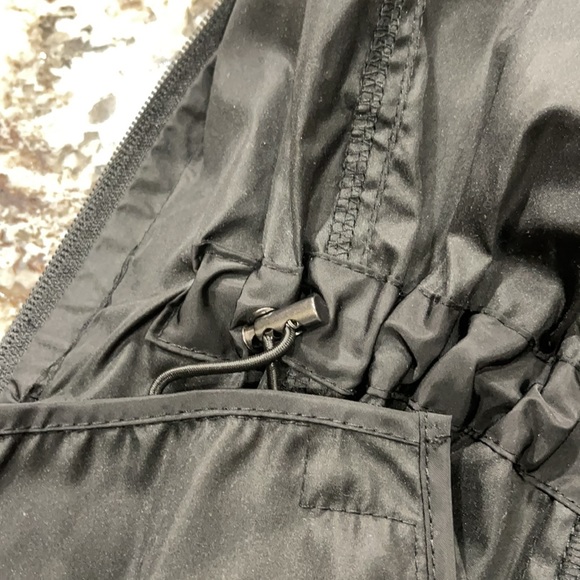 Lightweight rain jacket - Picture 5 of 6